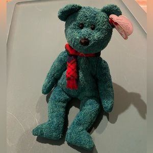 NWT BEANIE BABY “Wallace” bear. Kept in collectible case.